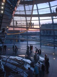 reichstagskuppel bei dämmerung