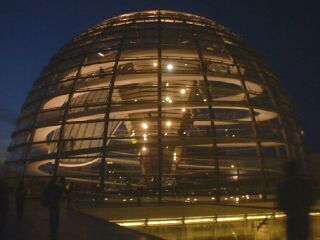 reichstagskuppel bei nacht