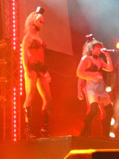 japs ihr sehr richtig. b&auml;rtige frau mit hut, dildo und fuck-me-stiefeln... new york, new york!