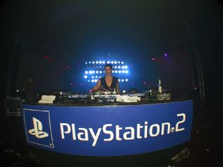 nein, wir kriegen da kein geld von sony f&uuml;r...