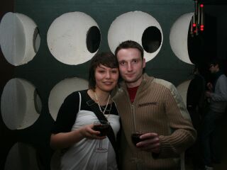 ...die feinen theater-people trinken edlen traubensaft!