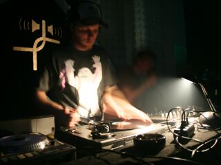 karozze & lazy laptop hero