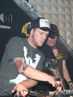 karozze & lazy laptop hero